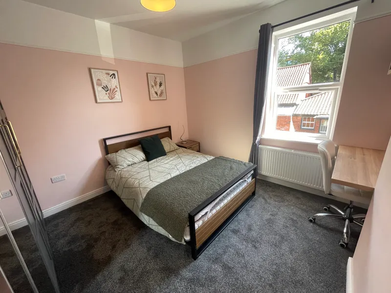 Prime 2 Bed Student House in City Centre // Jul 2026 - Thumbnail 4